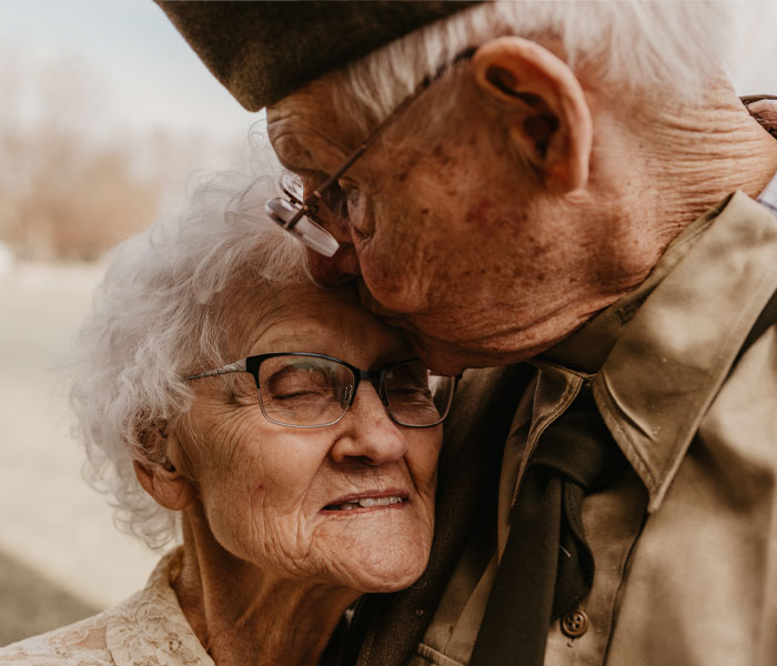20 Heartwarming Photographs Of Couple Celebrating 70 Years Of Marriage Make Us Believe In Love Again 20 Heartwarming Photographs Of Couple Celebrating 70 Years Of Marriage Make Us Believe In Love Again