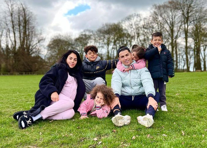 Manchester United And Liverpool Fans Unite In Beautiful Tribute To Ronaldo’s Son During 7th Minute Of The Game Manchester United And Liverpool Fans Unite In Beautiful Tribute To Ronaldo’s Son During 7th Minute Of The Game