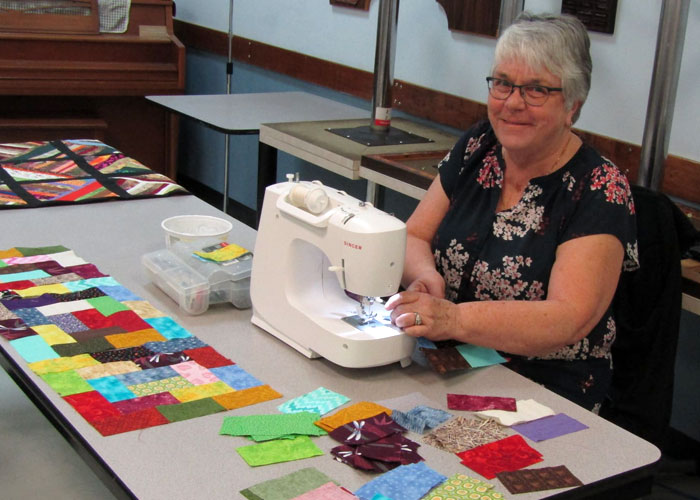 “Welcome To Canada. We Care”: Volunteers Craft Over 300 Quilts For Ukrainian Refugees “Welcome To Canada. We Care”: Volunteers Craft Over 300 Quilts For Ukrainian Refugees