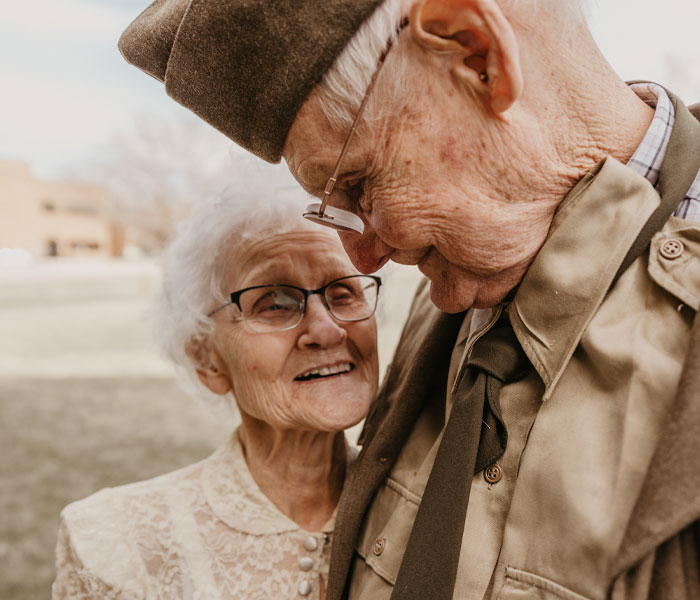20 Heartwarming Photographs Of Couple Celebrating 70 Years Of Marriage Make Us Believe In Love Again 20 Heartwarming Photographs Of Couple Celebrating 70 Years Of Marriage Make Us Believe In Love Again
