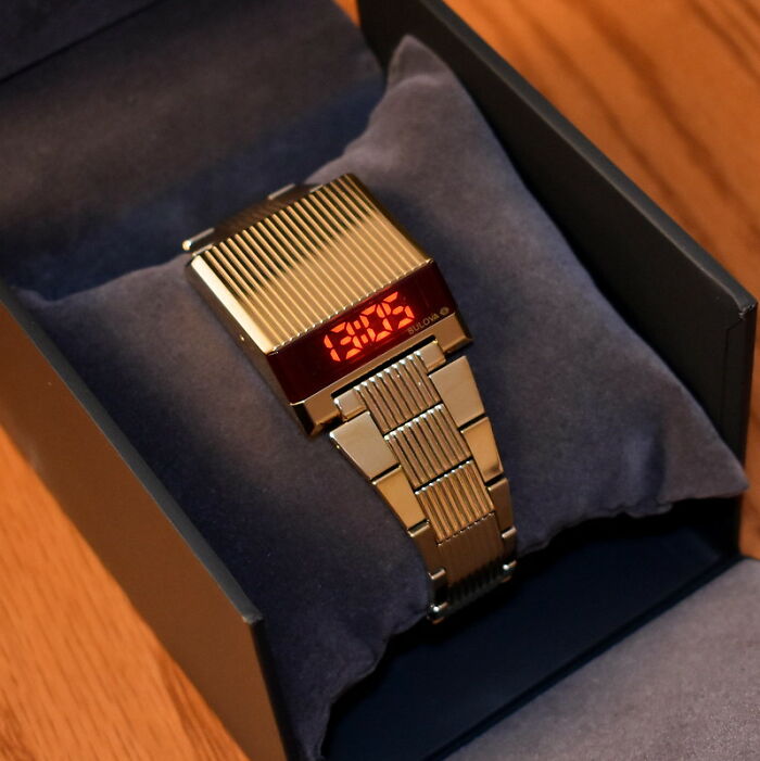 Un reloj Versace de 1200 dólares