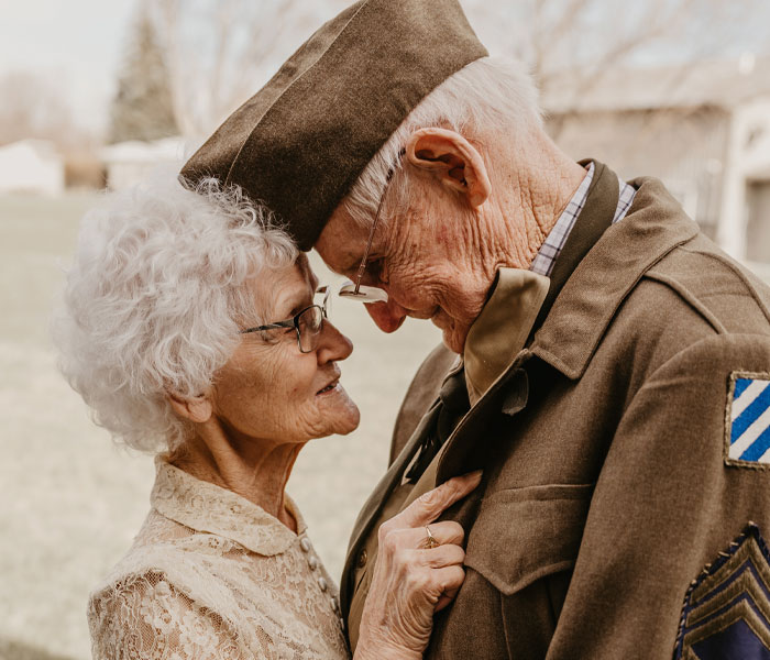 20 Heartwarming Photographs Of Couple Celebrating 70 Years Of Marriage Make Us Believe In Love Again 20 Heartwarming Photographs Of Couple Celebrating 70 Years Of Marriage Make Us Believe In Love Again