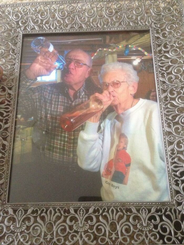 Mis abuelos tienen enmarcada esta foto de su 60 aniversario