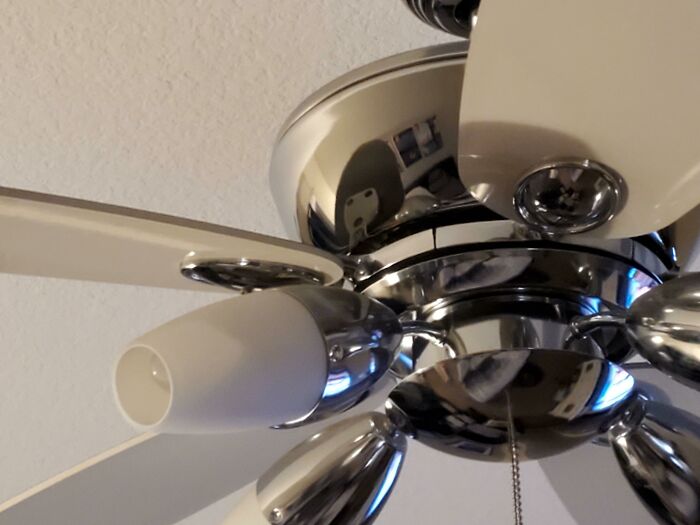 The Reflection Of The Fan Blade Is A Japanese Ghost Woman