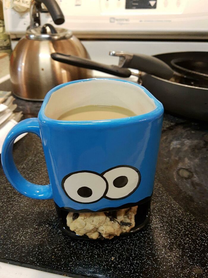 How This Cookie Monster Mug Has A Built-In Cookie Holder