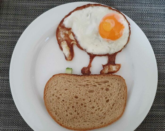 My Fried Egg Looked Like A Kiwi Picking Something Off The Ground