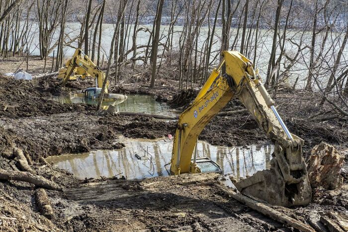 "¿Debería sacar las excavadoras de la fosa, jefe?" Jefe: "No, estarán bien" Pittsburgh, Pensilvania