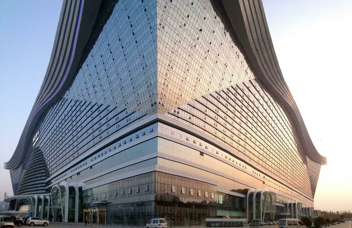 New Century Global Center In China, The Largest Building In The World By Floor Area (18,900,000 Sq Ft - 1,760,000 Sq Meters)