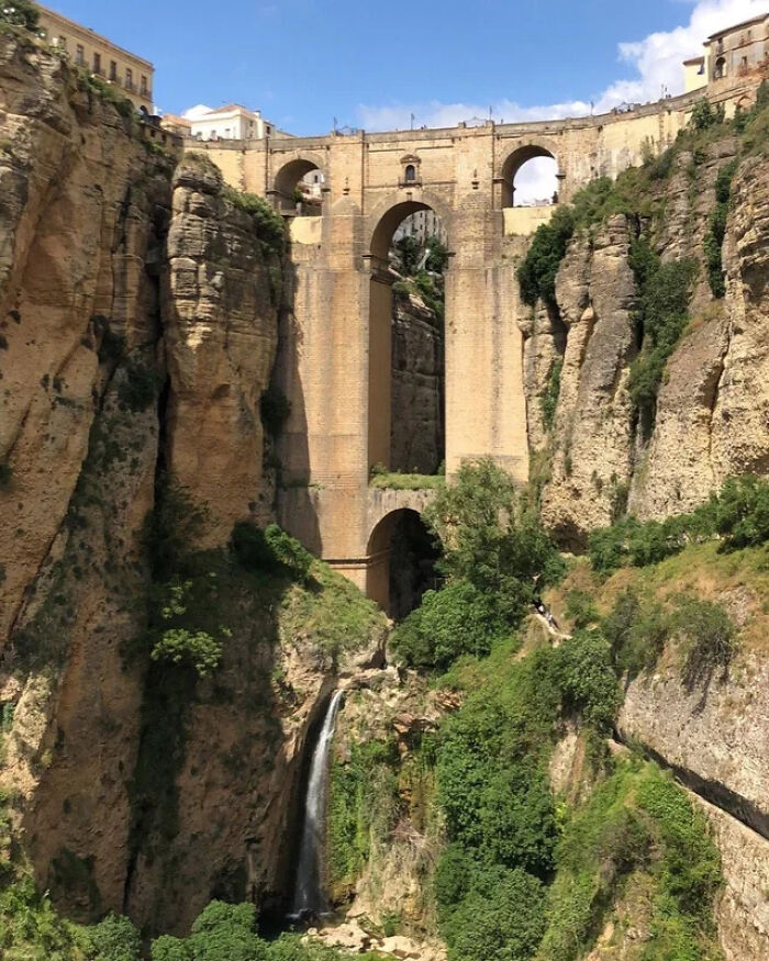 Puente que también sirvió como prisión. Ronda, España