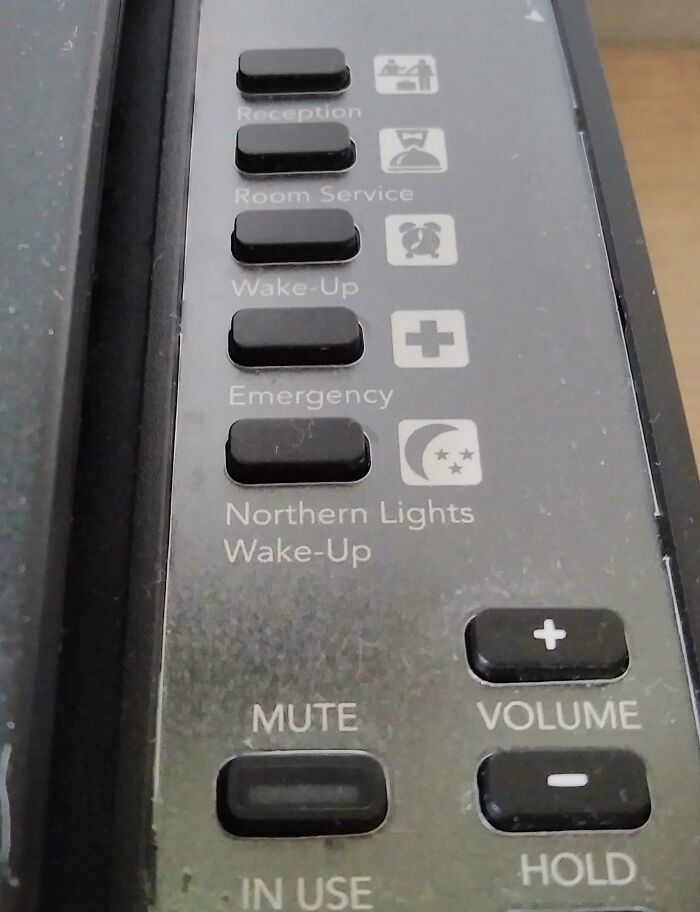 El teléfono de este hotel en Islandia tiene un botón para despertarte si hay auroras boreales en el cielo