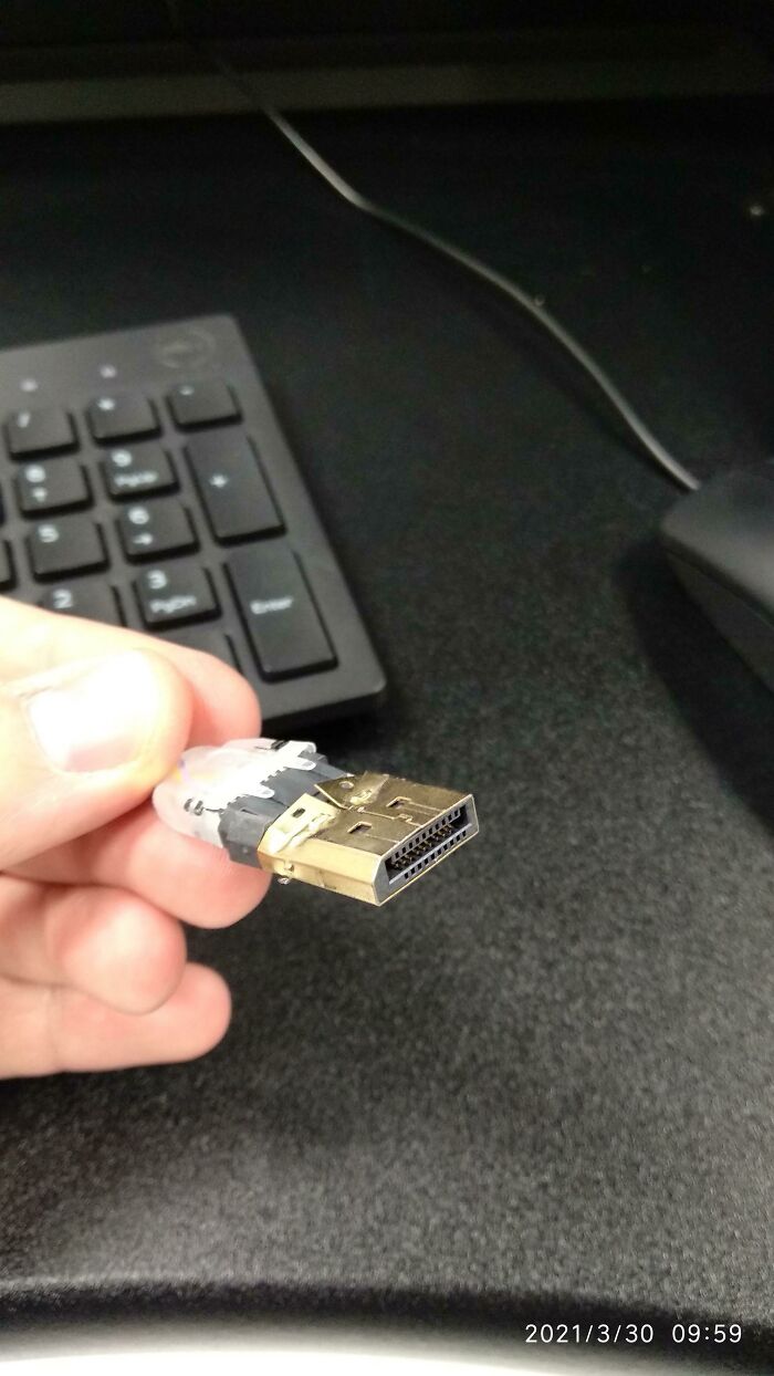 " It Would Not Enter Into The Hdmi, So I Thought It Needed A Bit Of A Push. ;." A Pair Of Pliers And 2 Minter Later