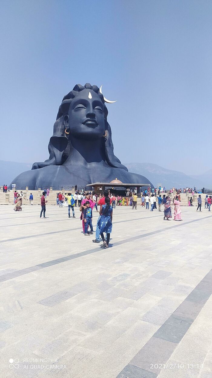 Esta unidad absoluta de la estatua de Shiva en la India