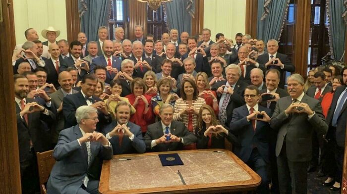 Los legisladores de Texas se hacen pasar por seres humanos, tras aprobar la nueva prohibición del aborto