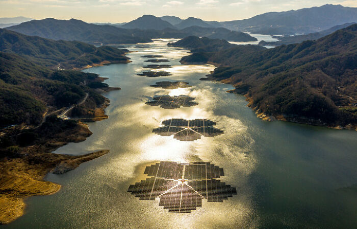Koreas Largest Floating Flower Shaped Solar Plant