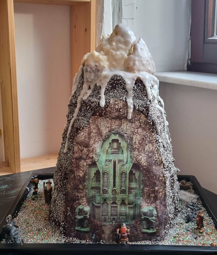 My Son's Wish Was An Erebor Cake For His 12th Birthday. So I Tried My Best And This Is The Result. 7 Hours, 7 Cakes, 40 Eggs Later I Did It And I Am Really Proud Of This Mountain