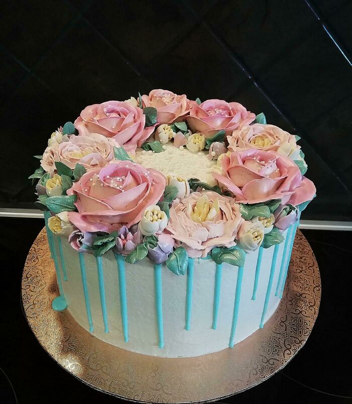 My Mom Is So Brilliant At Buttercream Roses, I’m So Proud