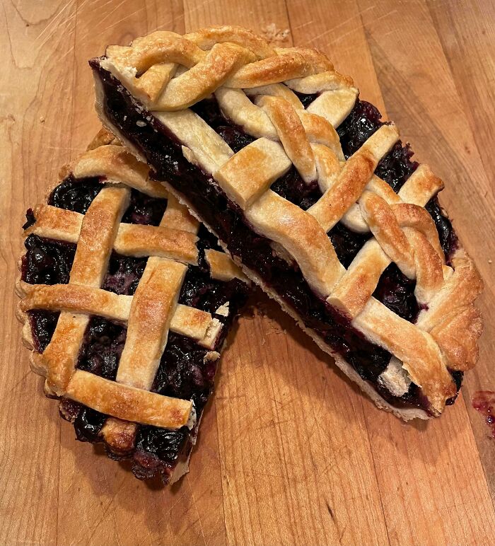 (Follow Up) I Posted About My First Time Making A Pie Yesterday. I Had To Wait Overnight For It To Set Up And…. It Set!!! I’m So Happy!