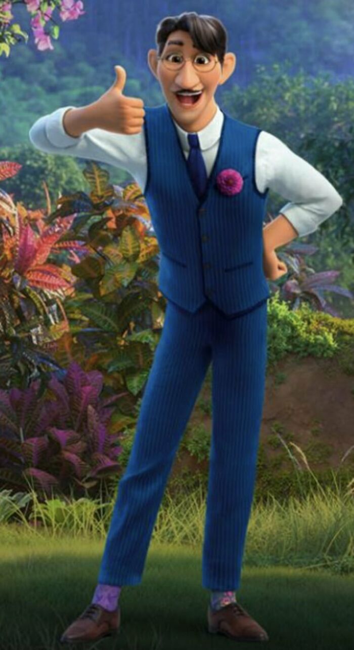 In Encanto (2021), Agustín's Outfit Has A Flower For Isabela, A Sock With Luisa’s Symbols, And Another Sock In The Style Of Mirabel’s Embroidery. They Are His 3 Daughters