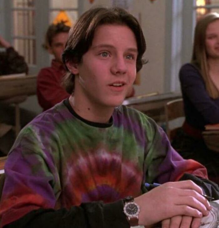 In Hocus Pocus (1993), Max Dennison’s Tie Dye Shirt Features The Colors Of The Sanderson Sister’s Outfits