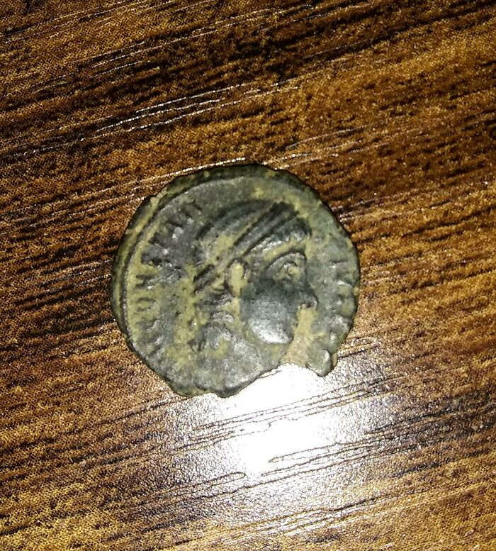 Encontré una moneda romana mientras paseaba