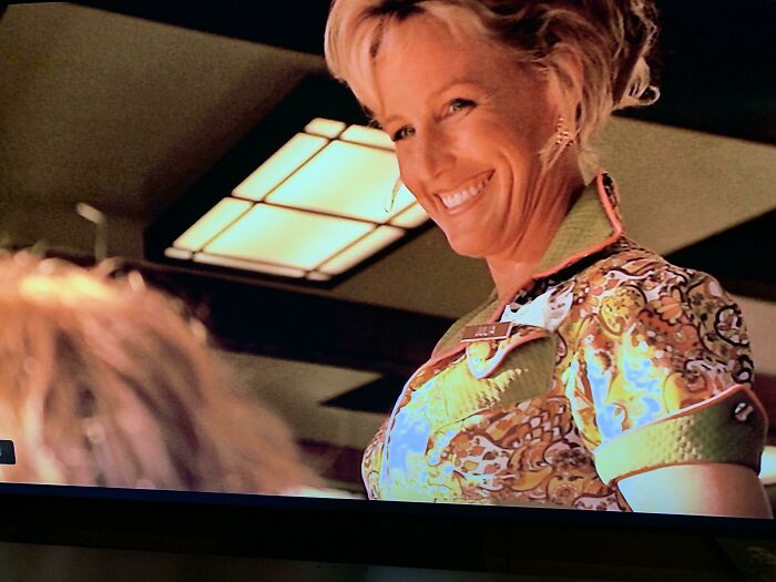 In Erin Brockovich (2000), Erin, Played By Julia Roberts, Is Ordering Food At A Restaurant. She’s Being Waited On By Julia, Played By Erin Brockovich
