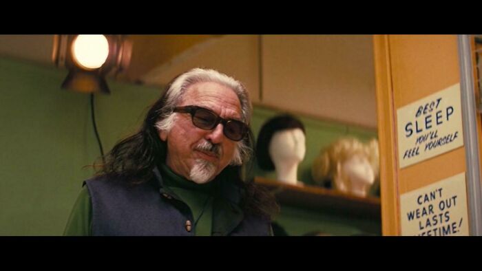 Leonardo Dicaprio’s Father, George Dicaprio Has A Cameo In The Film Licorice Pizza (2021). He Portrays The Man Who Sells Gary A Waterbed In The Film