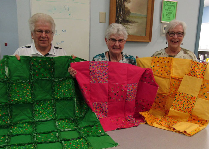 “Welcome To Canada. We Care”: Volunteers Craft Over 300 Quilts For Ukrainian Refugees “Welcome To Canada. We Care”: Volunteers Craft Over 300 Quilts For Ukrainian Refugees