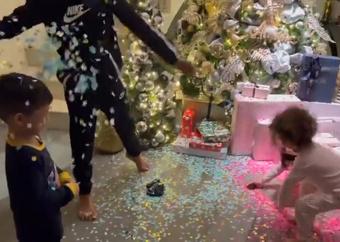 Manchester United And Liverpool Fans Unite In Beautiful Tribute To Ronaldo’s Son During 7th Minute Of The Game Manchester United And Liverpool Fans Unite In Beautiful Tribute To Ronaldo’s Son During 7th Minute Of The Game