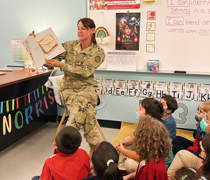 Woman Is Frozen In Place After Seeing Her Mom Enter The Classroom She’s Teaching After 11 Months Of Deployment Woman Is Frozen In Place After Seeing Her Mom Enter The Classroom She’s Teaching After 11 Months Of Deployment