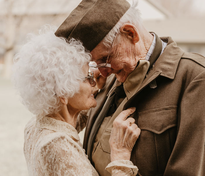 20 Heartwarming Photographs Of Couple Celebrating 70 Years Of Marriage Make Us Believe In Love Again 20 Heartwarming Photographs Of Couple Celebrating 70 Years Of Marriage Make Us Believe In Love Again