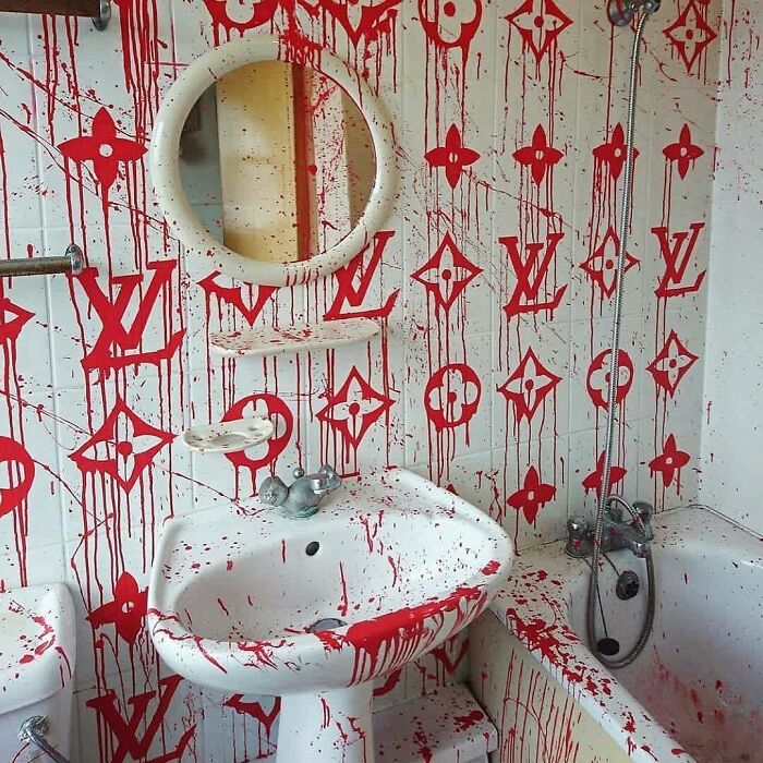 By @dazzlingallgood 🍉
#bathroom #louisvuitton #decorhardcore