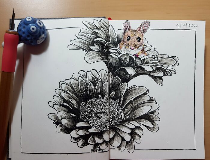Dip Pen: Mouse In A Flower
