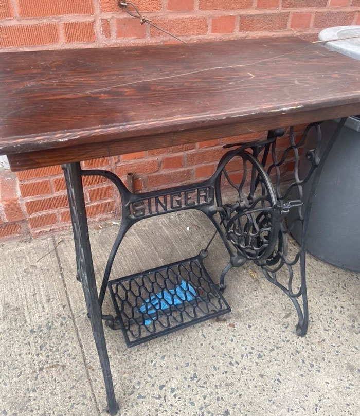 We Love Old Singer Sewing Tables. 81 Russel St!