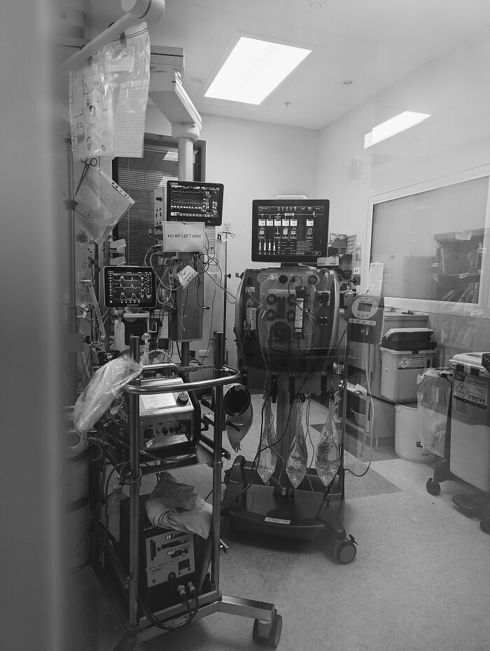 Registered Nurse - Unvaccinated Patient With Covid-19 Pneumonitis Requiring Ecmo And Dialysis