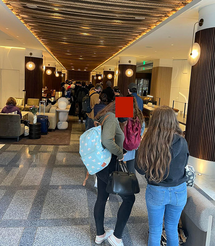 On Vacation With My Kid: I Went To Check In At 2:30 And My Hotel Asked I Come Back In An Hour Because My Room Wasn’t Ready. I Came Back To A Line That Spanned A City Block
