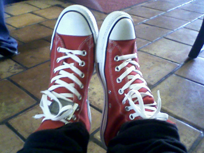 Micromanaging Boss Writes This Man Up For Wearing Red Shoes To Work, So He Followed The Dress Code To The Book Micromanaging Boss Writes This Man Up For Wearing Red Shoes To Work, So He Followed The Dress Code To The Book