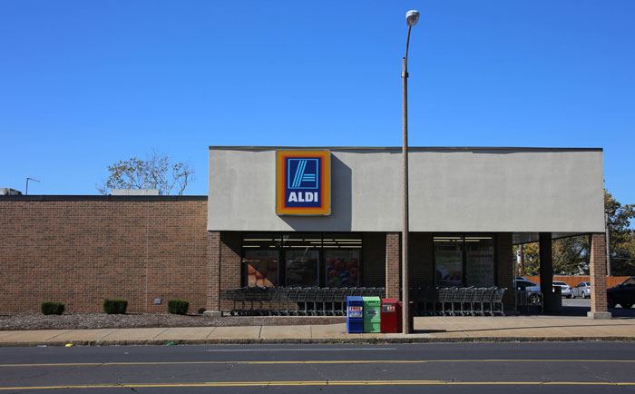“I Thought It Was A Joke”: Store Manager Writes Up An Employee, Says When You’re Sitting On A Chair, It’s Not To Lounge Around “I Thought It Was A Joke”: Store Manager Writes Up An Employee, Says When You’re Sitting On A Chair, It’s Not To Lounge Around