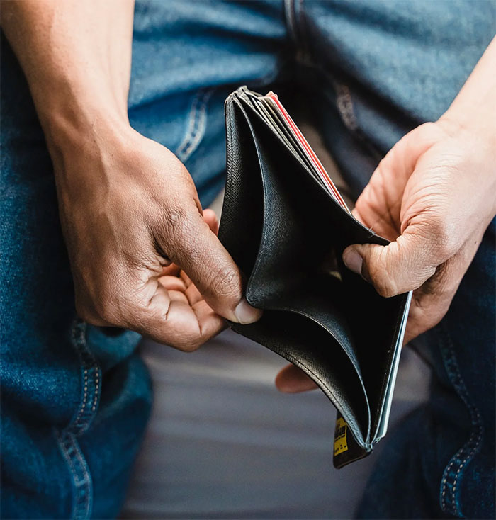 "Easy Peasy": Economists Recommend You Should Start Making An Extra $5200 Due To Rising Costs, Here Are The Best Reactions From The Internet "Easy Peasy": Economists Recommend You Should Start Making An Extra $5200 Due To Rising Costs, Here Are The Best Reactions From The Internet