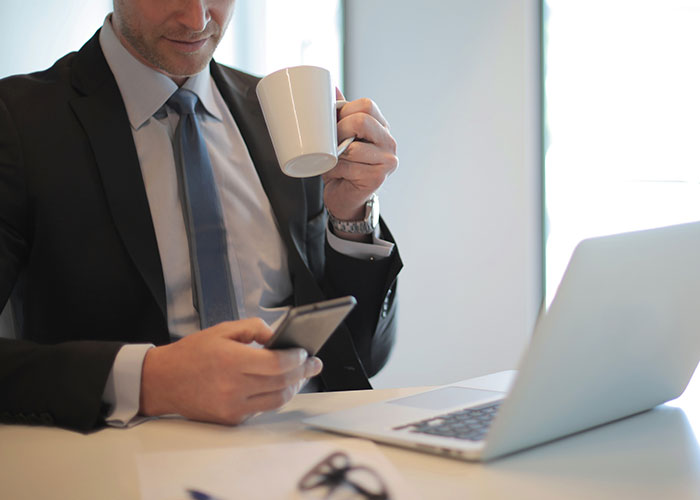 “I Am Not His Secretary”: Guy Outsmarts Micromanaging Boss, Makes Him Do More Work While He Does Less “I Am Not His Secretary”: Guy Outsmarts Micromanaging Boss, Makes Him Do More Work While He Does Less