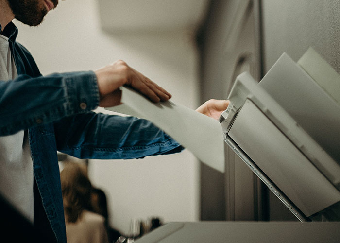 “I Am Not His Secretary”: Guy Outsmarts Micromanaging Boss, Makes Him Do More Work While He Does Less “I Am Not His Secretary”: Guy Outsmarts Micromanaging Boss, Makes Him Do More Work While He Does Less