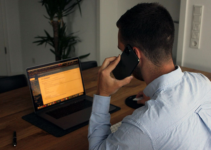 “I Am Not His Secretary”: Guy Outsmarts Micromanaging Boss, Makes Him Do More Work While He Does Less “I Am Not His Secretary”: Guy Outsmarts Micromanaging Boss, Makes Him Do More Work While He Does Less