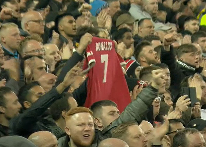 Manchester United And Liverpool Fans Unite In Beautiful Tribute To Ronaldo’s Son During 7th Minute Of The Game