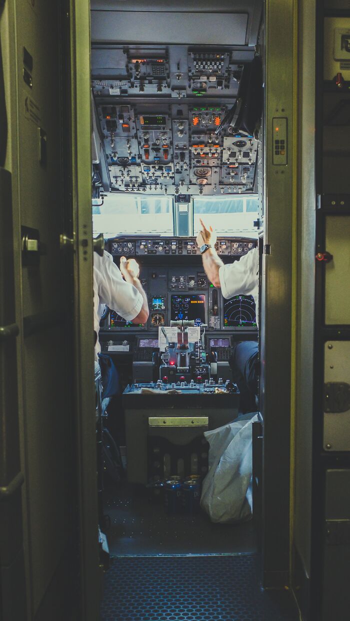 20 Oscuros secretos de la industria de las aerolíneas, compartidos por auxiliares de vuelo