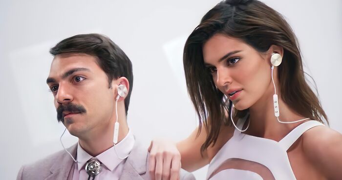 This Guy Won’t Stop Photoshopping Himself Into The Kardashian-Jenner Family’s Photos And It Makes Them 10 Times Better (26 New Pics)