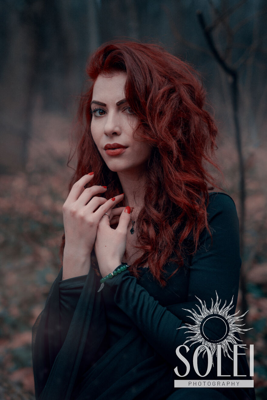 I Took A Pharmacist With Scarlet Hair For A Photoshoot In A Dead Forest (5 Pics) I Took A Pharmacist With Scarlet Hair For A Photoshoot In A Dead Forest (5 Pics)
