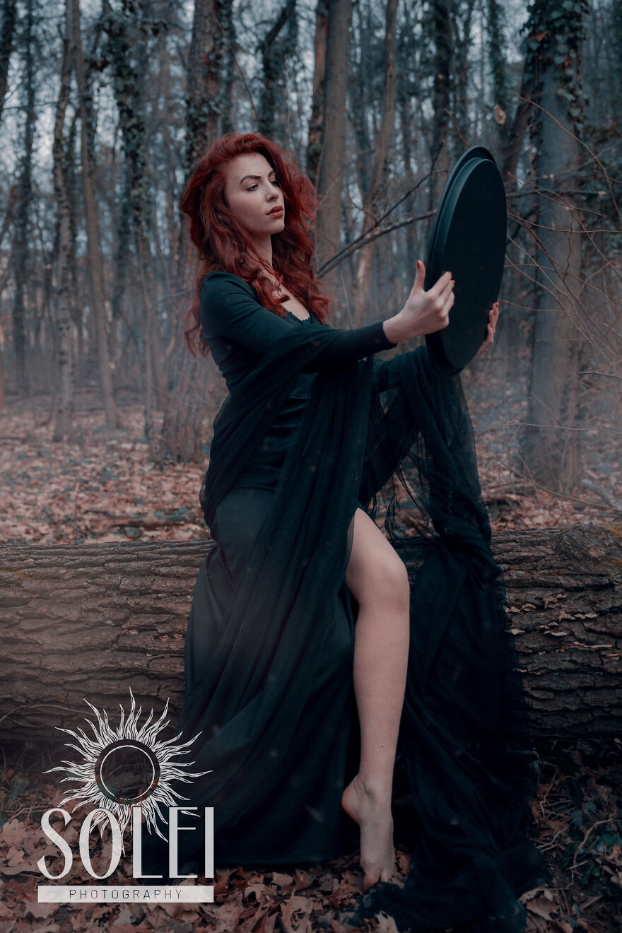 I Took A Pharmacist With Scarlet Hair For A Photoshoot In A Dead Forest (5 Pics) I Took A Pharmacist With Scarlet Hair For A Photoshoot In A Dead Forest (5 Pics)