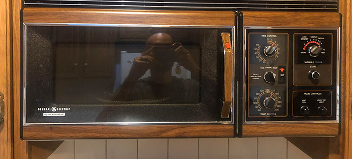 The Airbnb I’m Staying In Has A Microwave From June 1984