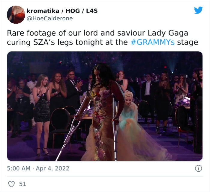 Lady Gaga Shows Grace And Kindness When She Helps SZA With Her Dress After Losing A Grammy To Her Lady Gaga Shows Grace And Kindness When She Helps SZA With Her Dress After Losing A Grammy To Her