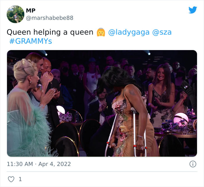 Lady Gaga Shows Grace And Kindness When She Helps SZA With Her Dress After Losing A Grammy To Her Lady Gaga Shows Grace And Kindness When She Helps SZA With Her Dress After Losing A Grammy To Her