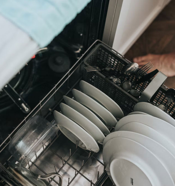 35 Men Share Things They Didn't Know They Were Doing Wrong Until They Started Living With A Woman